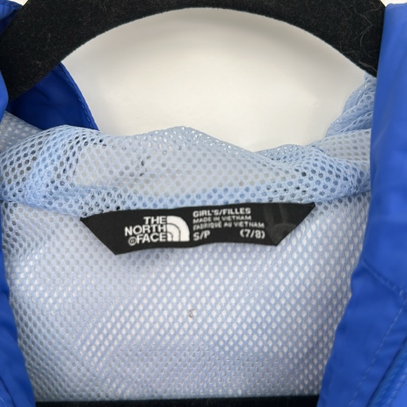 North face raincoat - Picture 2 of 4